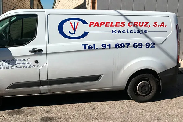 Furgoneta para recogida de residuo sólido urbano en Madrid de Papeles Cruz